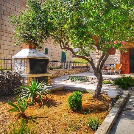 בול Apartments Pina מראה חיצוני תמונה