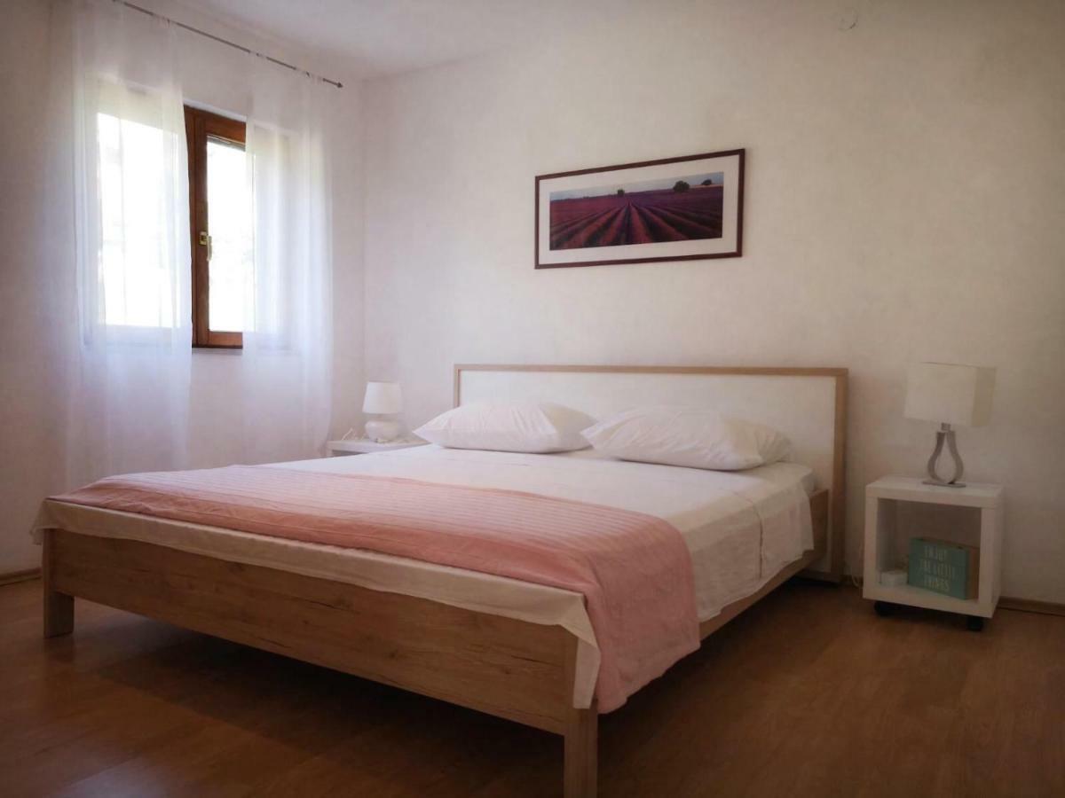 בול Apartments Pina מראה חיצוני תמונה