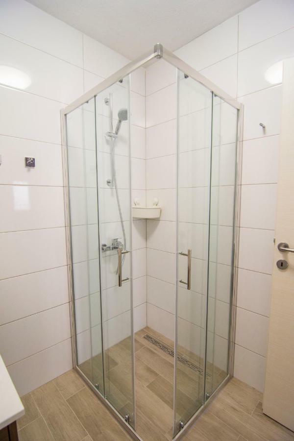 בול Apartments Pina מראה חיצוני תמונה